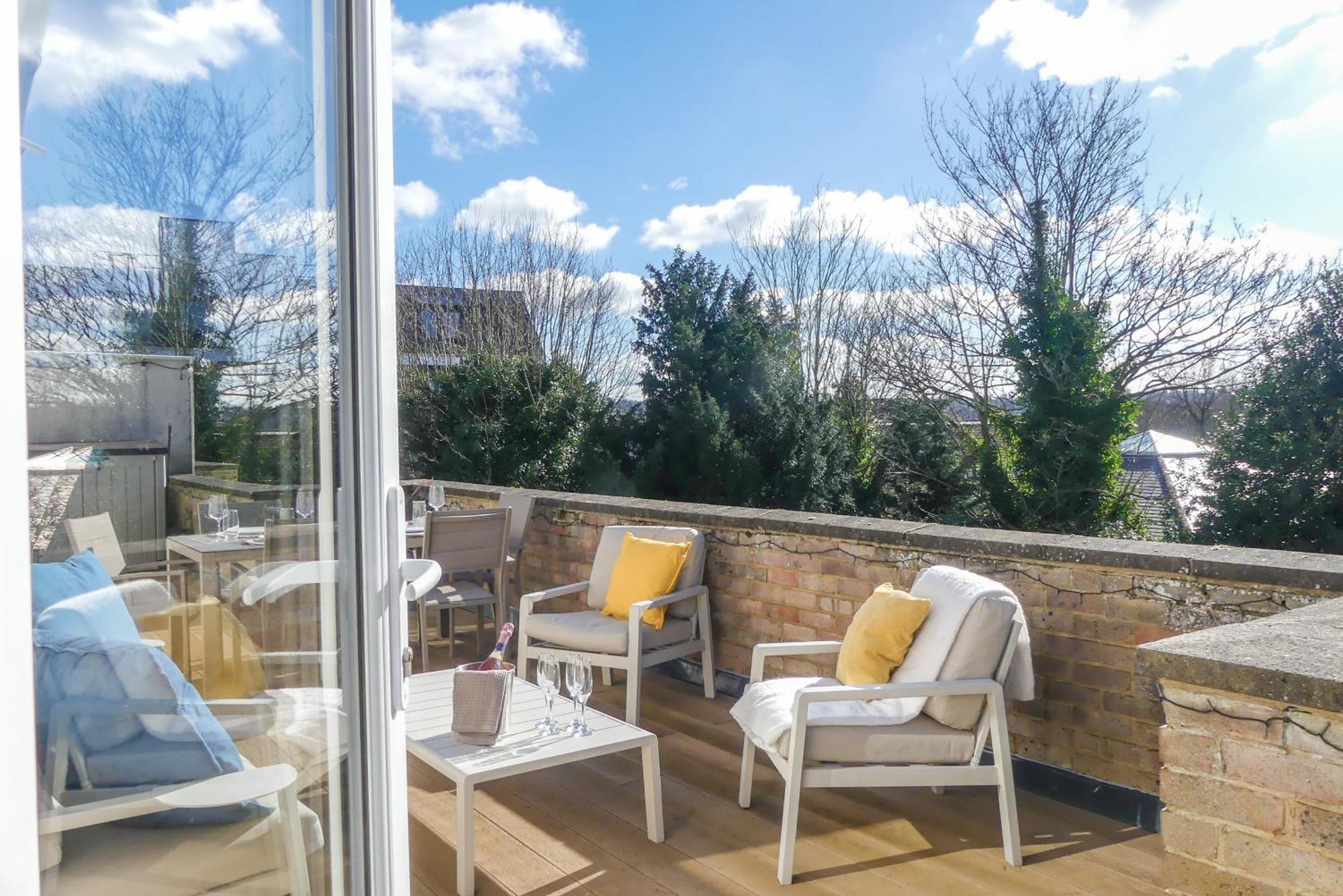 Luxury Penthouse W Balcony - 2X Free Parking Apartment Royal Tunbridge Wells Exterior photo