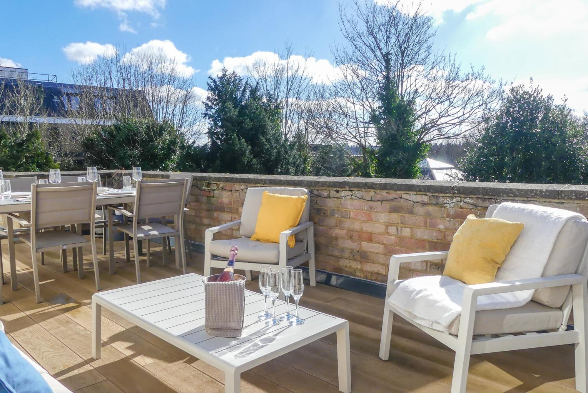 Luxury Penthouse W Balcony - 2X Free Parking Apartment Royal Tunbridge Wells Exterior photo